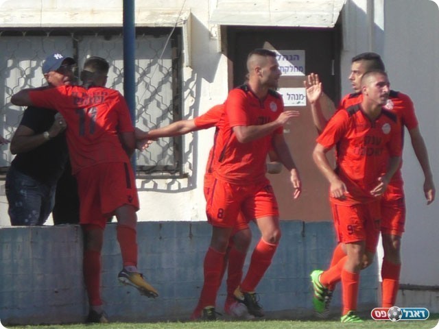 למען היו"ר אביחי יחיא. שחקני כפר שלם